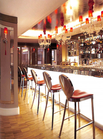 Hotel restaurants & bars